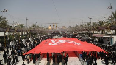 Arbaeen pilgrims hold up biggest red flag in Karbala Arbaeen pilgrims hold up biggest red flag in Karbala