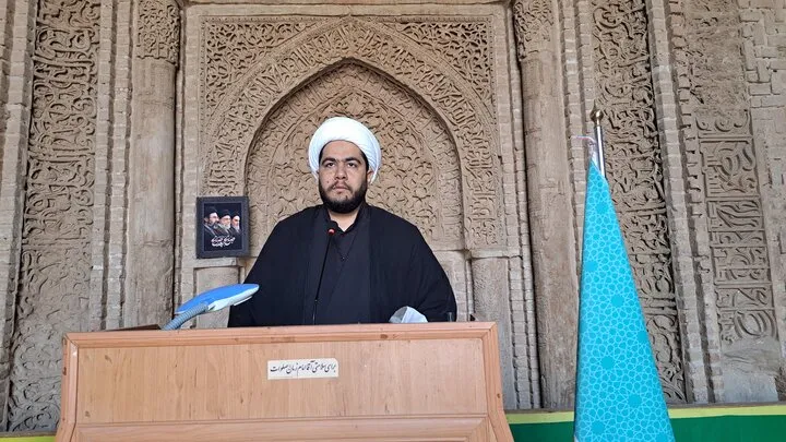 اعتقاد به امام زمان(عج) انسان را از فتنههای آخرالزمان نجات میدهد اعتقاد به امام زمان(عج) انسان را از فتنههای آخرالزمان نجات میدهد