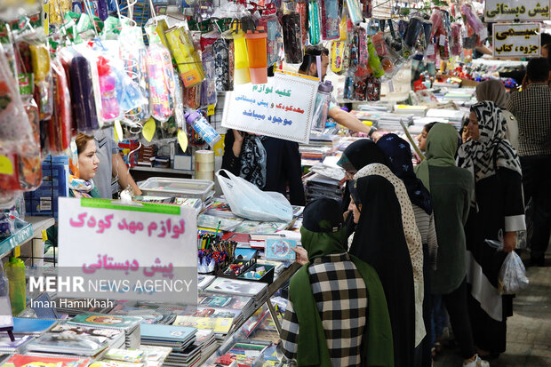 بازار لوازم التحریر همدان در آستانه مهر