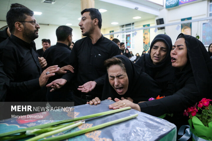 مراسم وداع با پیکر خادم الحسین «جلال اسدی» در بجنورد 