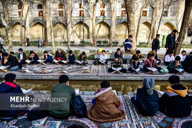 چهارباغ عباسی؛جایی که دل‌های بی‌قرار با نوای نورانی قرآن آرام می‌گیرند