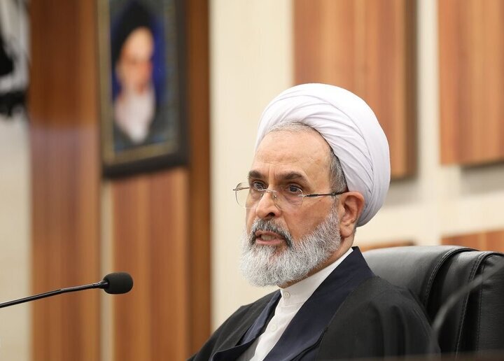 5146890 - رونمایی از ۵۰ اثر در همایش یکصدمین سال بازتأسیس حوزه علمیه قم
