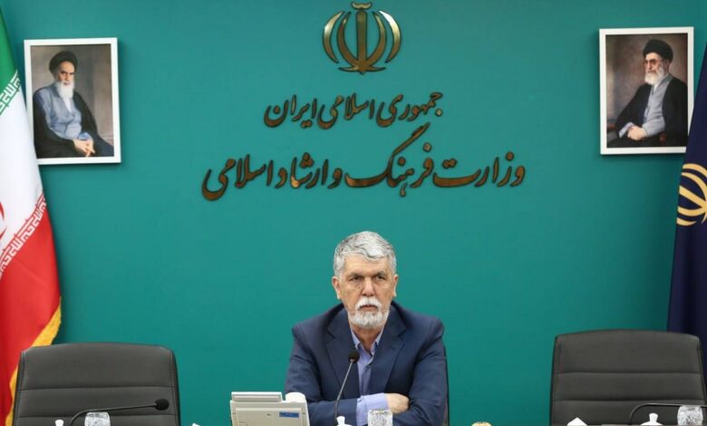 وزیر ارشاد: تئاتر تعطیل شدنی نیست؛ دبیرخانه فیلم فجر نیاز به مکان داشت