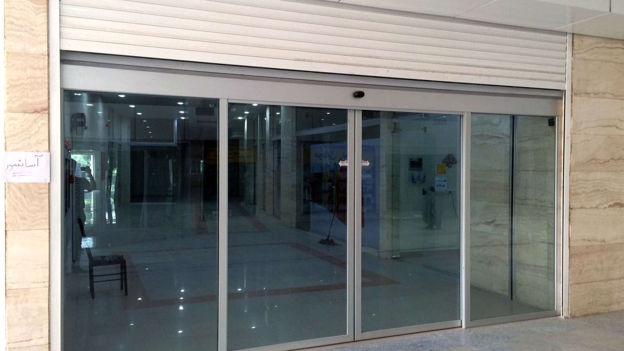 درب های اتوماتیک شیشه ای کم مصرف چگونه طراحی می شوند؟