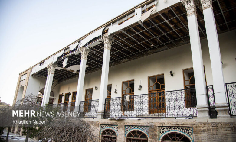 تصاویری از آسیب به بنای جهانی چهل‌ستون در جملات امروز به اصفهان