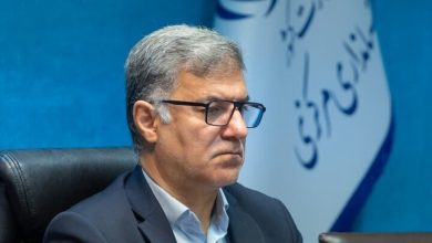 یک نقطه خارج از شهر خنداب هدف ۲ پرتابه دشمن قرار گرفت