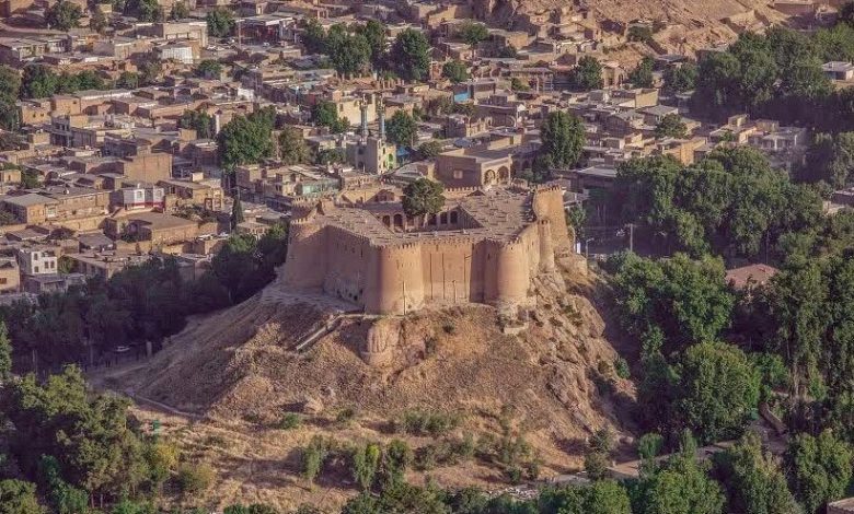 ایجاد محیطی مفرح و زیبا در اطراف قلعه تاریخی «فلکالافلاک» ایجاد محیطی مفرح و زیبا در اطراف قلعه تاریخی «فلکالافلاک»